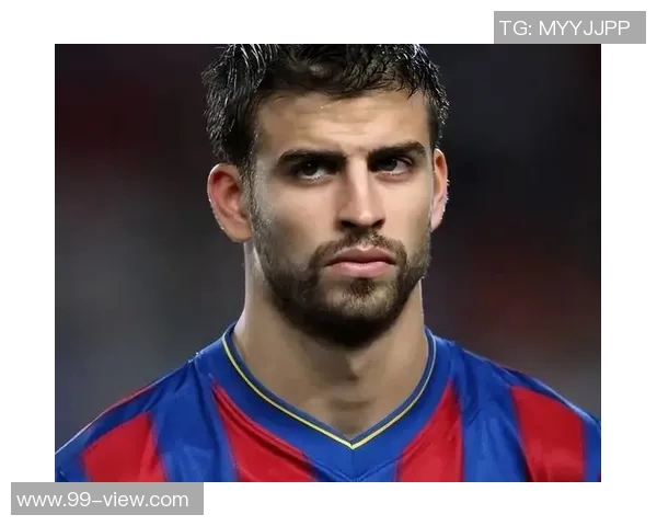 足球明星化身路人意外被认出引发粉丝热潮与惊喜反应